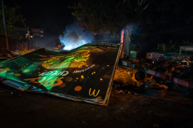 Barricade à La Boucan (Guadeloupe), le 25 novembre 2021.