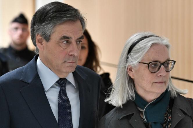 Francois et Penelope Fillon au tribunal de Paris, le 15 novembre 2021.